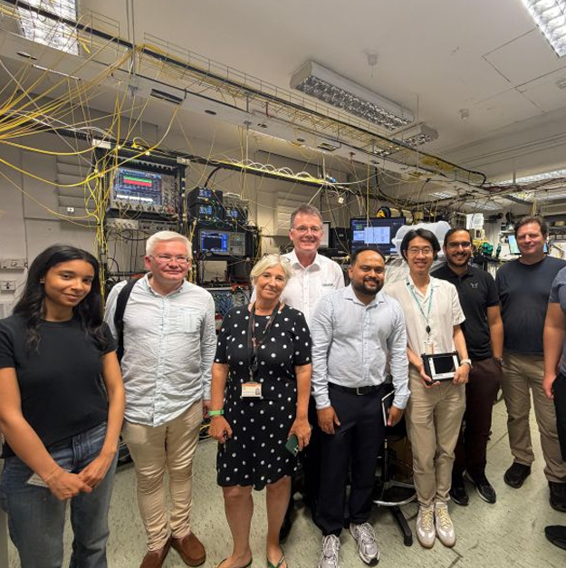 EPS Global and UCL researchers in the Optical Networking Lab with Finisar test equipment